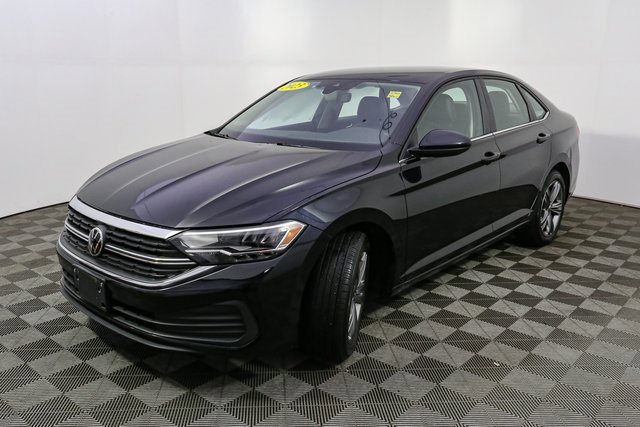 Used 2023 Volkswagen Jetta SE image 5