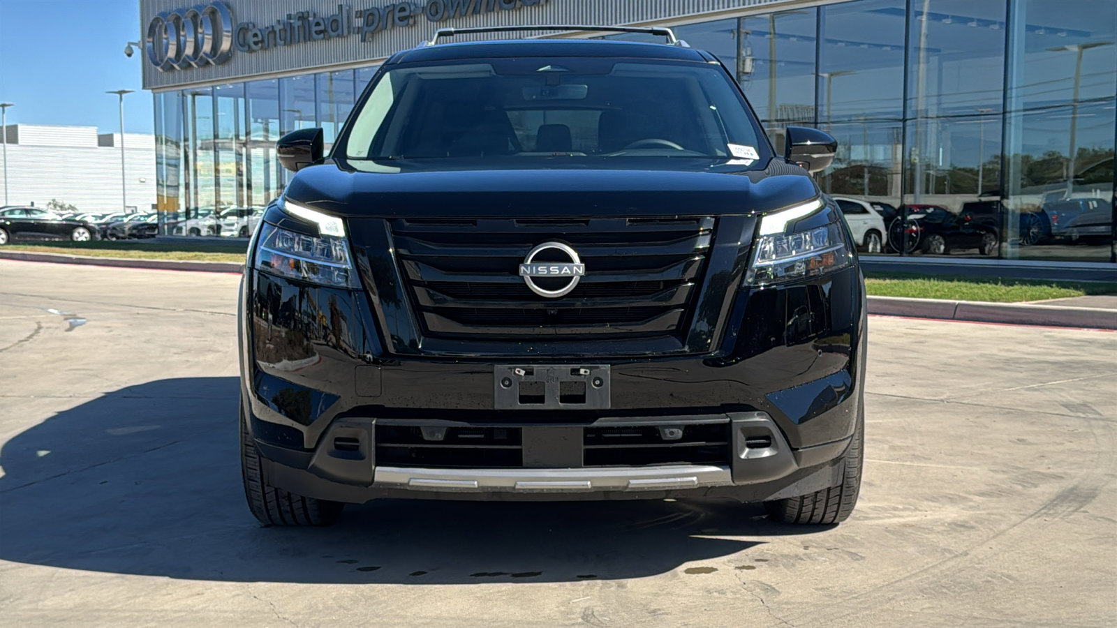 Used 2023 Nissan Pathfinder SL w/ Black Appearance Package image 2