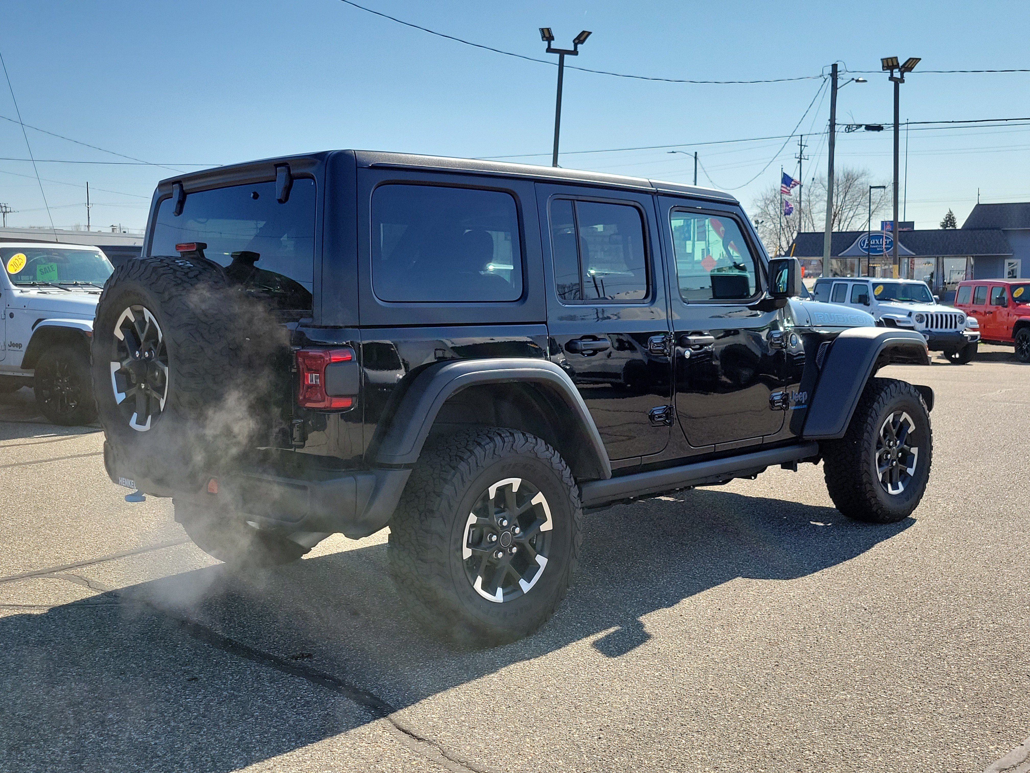 Used 2025 Jeep Wrangler Unlimited Rubicon 4xe w/ Convenience Group AWD/4WD image 4