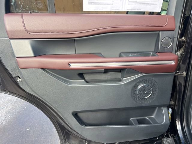 Used 2023 Ford Expedition Limited image 18