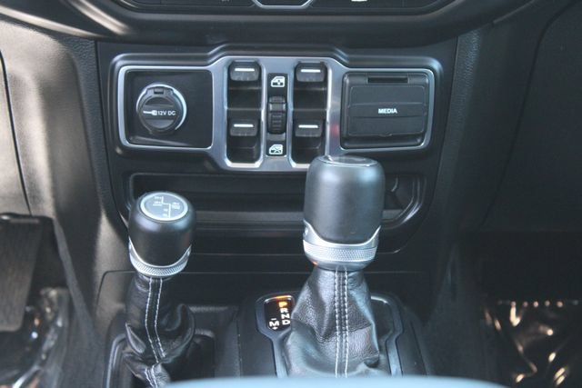 Used 2023 Jeep Wrangler Unlimited Sahara w/ Cold Weather Group AWD/4WD image 19