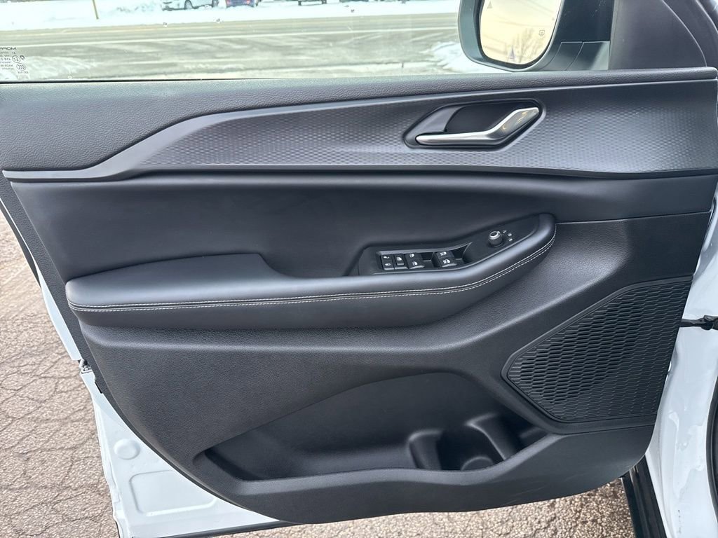 Used 2024 Jeep Grand Cherokee Laredo X image 54