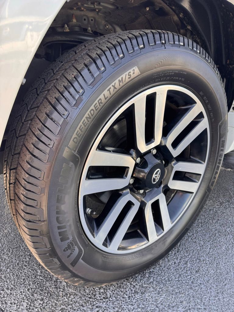 Used 2021 Toyota 4Runner Limited AWD/4WD image 30