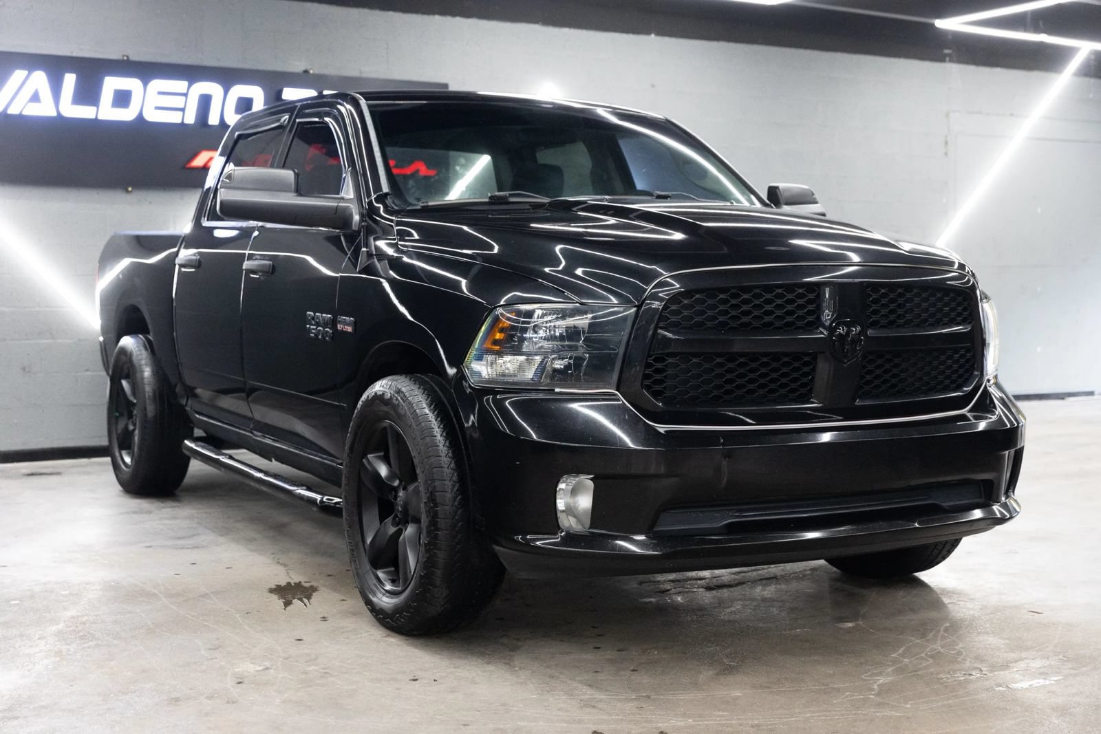 Used 2017 RAM 1500 Express w/ Express Value Package RWD image 8
