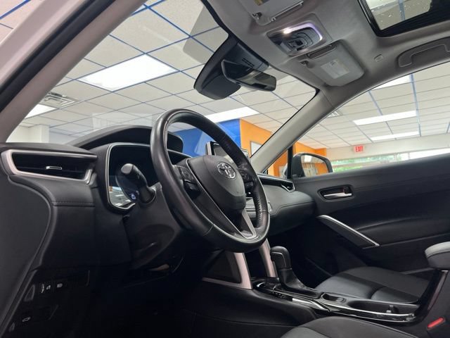 Used 2023 Toyota Corolla Cross XLE w/ Convenience Package FWD image 20