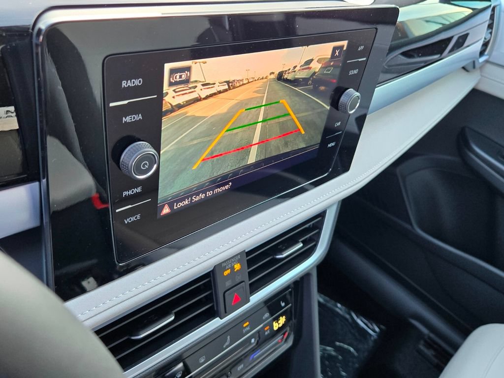 New 2026 Volkswagen Taos SE FWD image 9