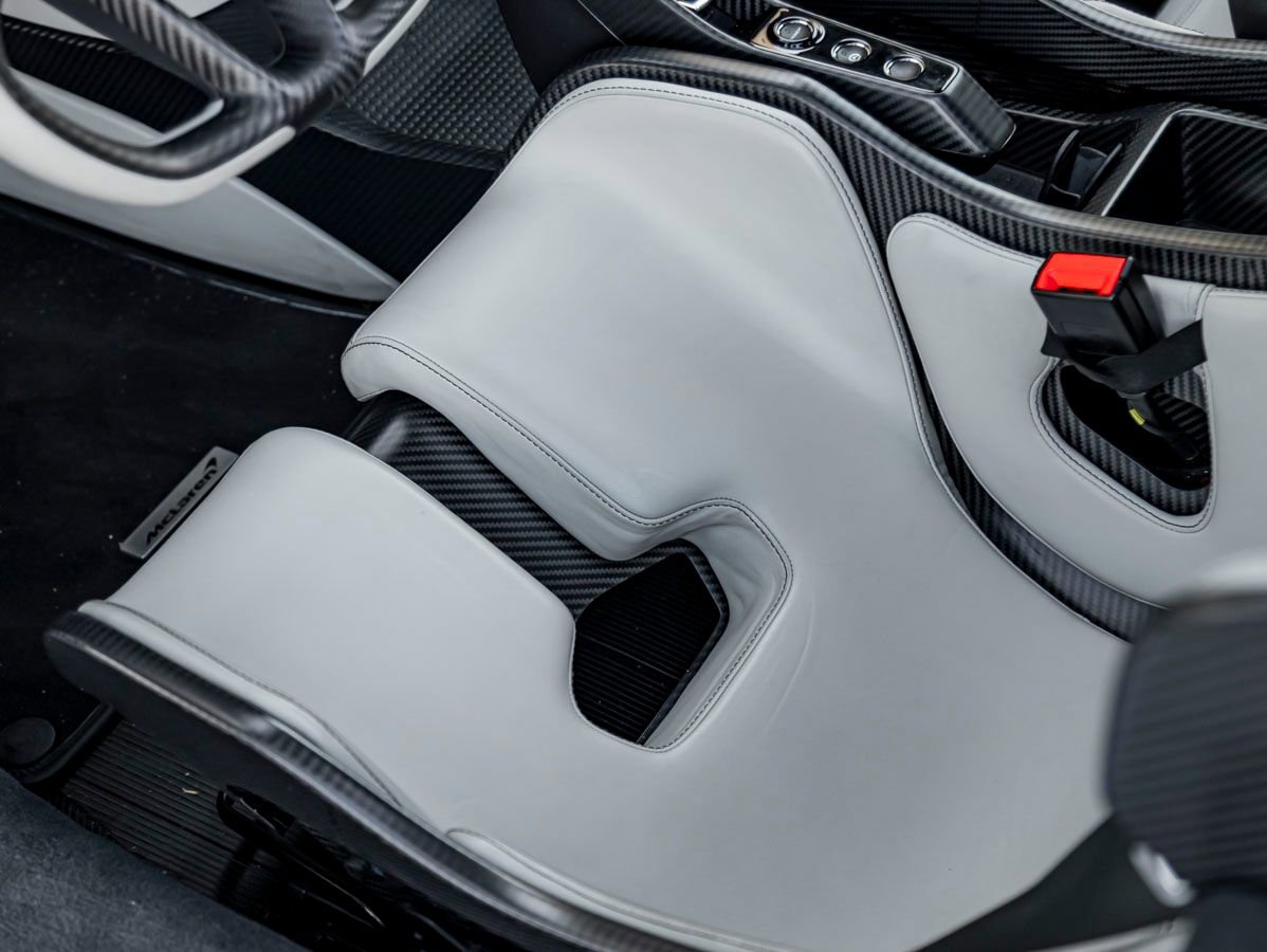 Used 2019 McLaren Senna RWD image 16