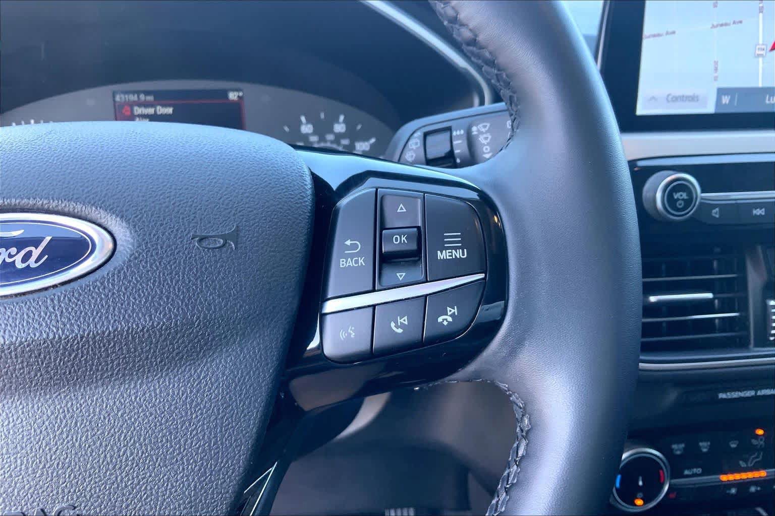 Used 2022 Ford Escape SE w/ SE Sport Appearance Package FWD image 25