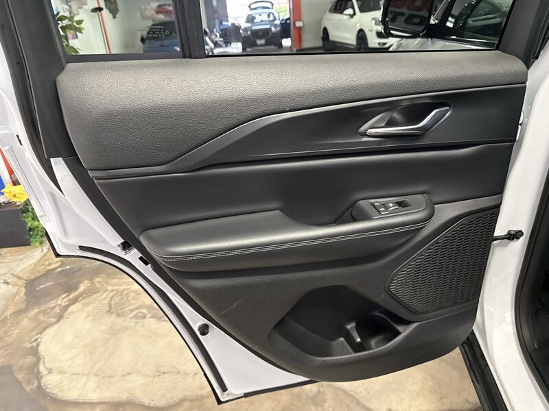 Used 2024 Jeep Grand Cherokee Altitude AWD/4WD image 26