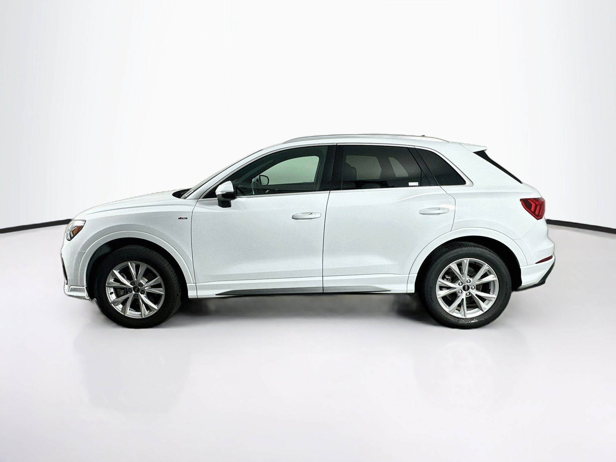 Used 2023 Audi Q3 2.0T Premium AWD/4WD image 4