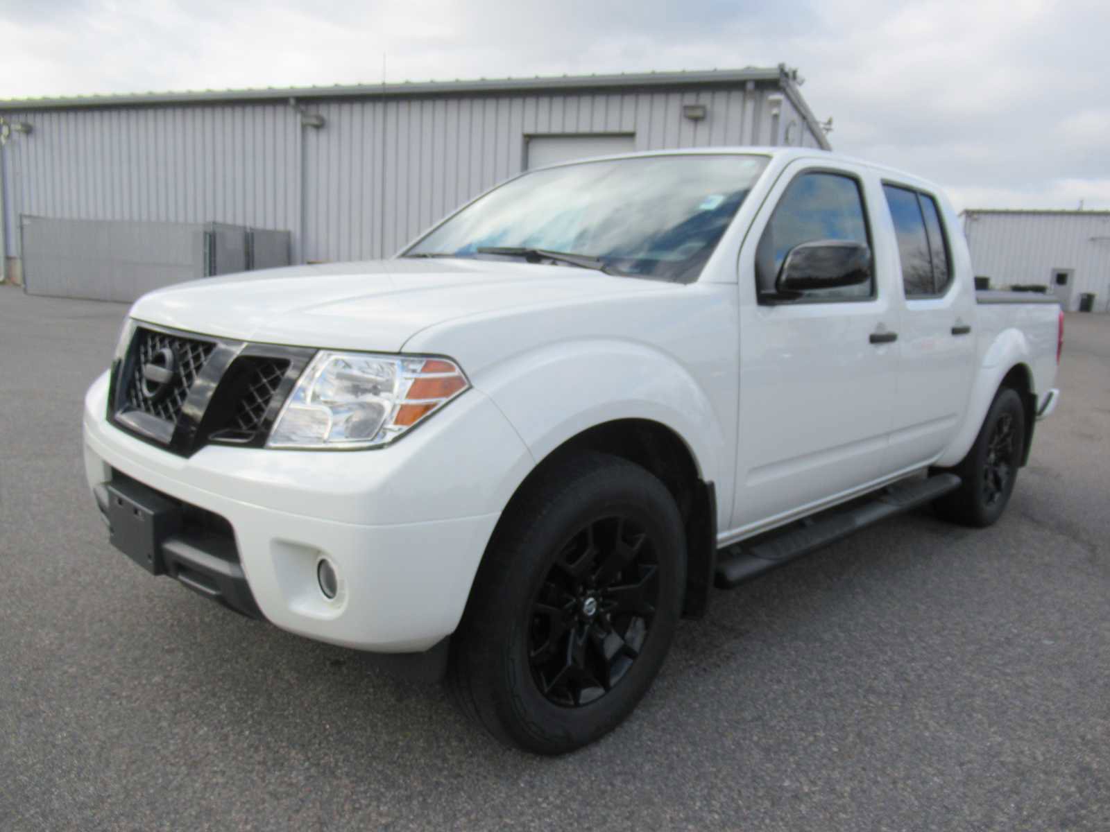 Used 2021 Nissan Frontier SV image 1