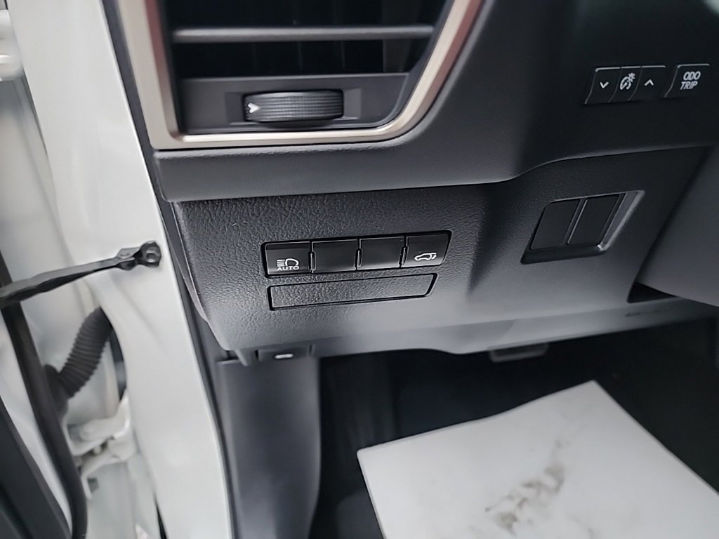 Used 2018 Lexus NX 300h AWD image 16