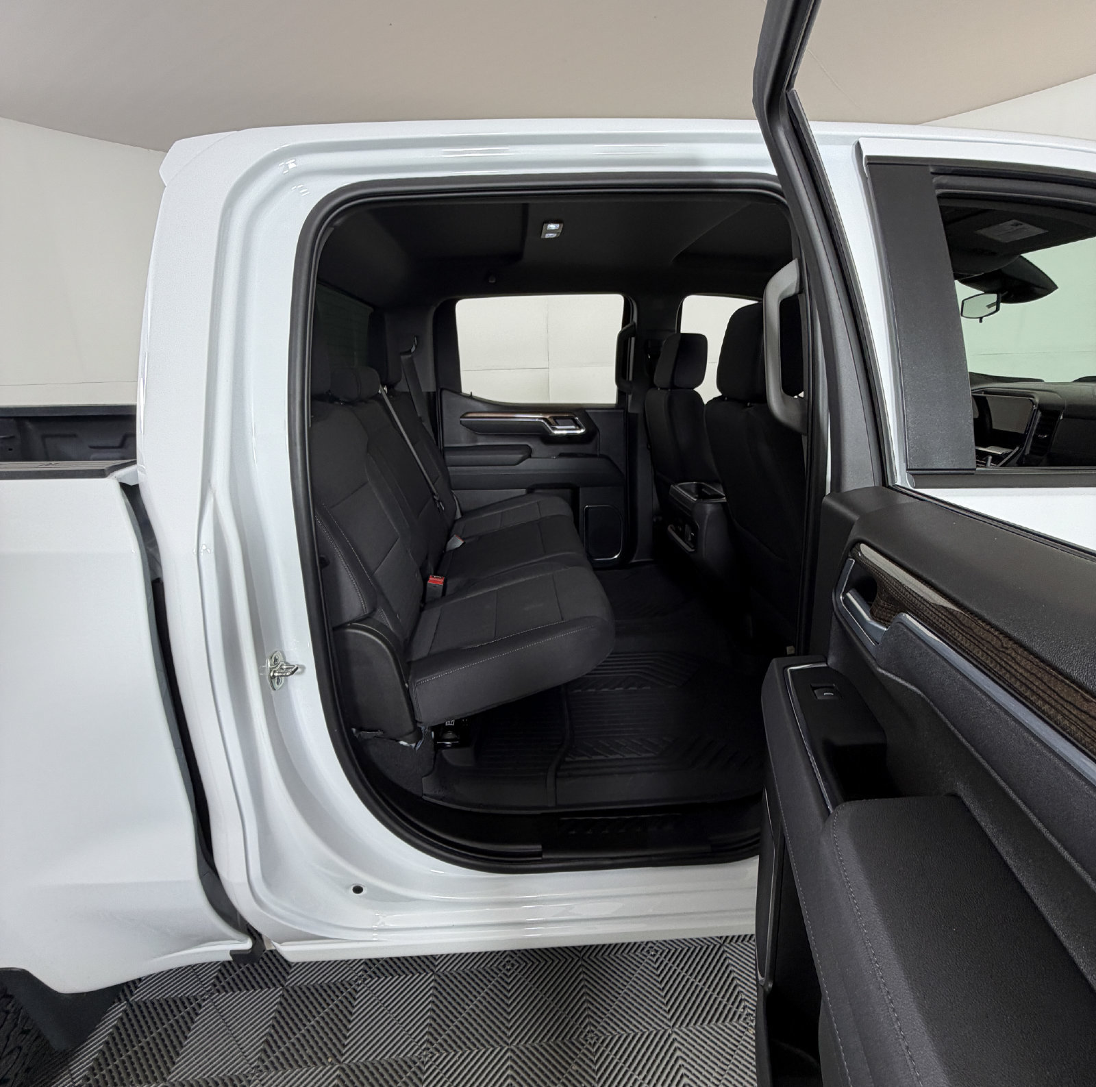 Used 2025 Chevrolet Silverado 1500 LT Trail Boss w/ Protection Package AWD/4WD image 5
