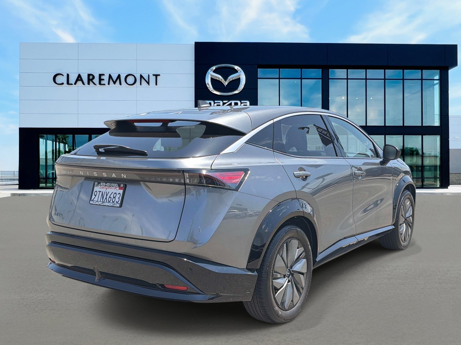 Used 2025 Nissan Ariya FWD image 5