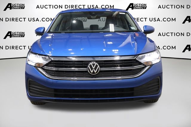 Used 2024 Volkswagen Jetta SE image 3