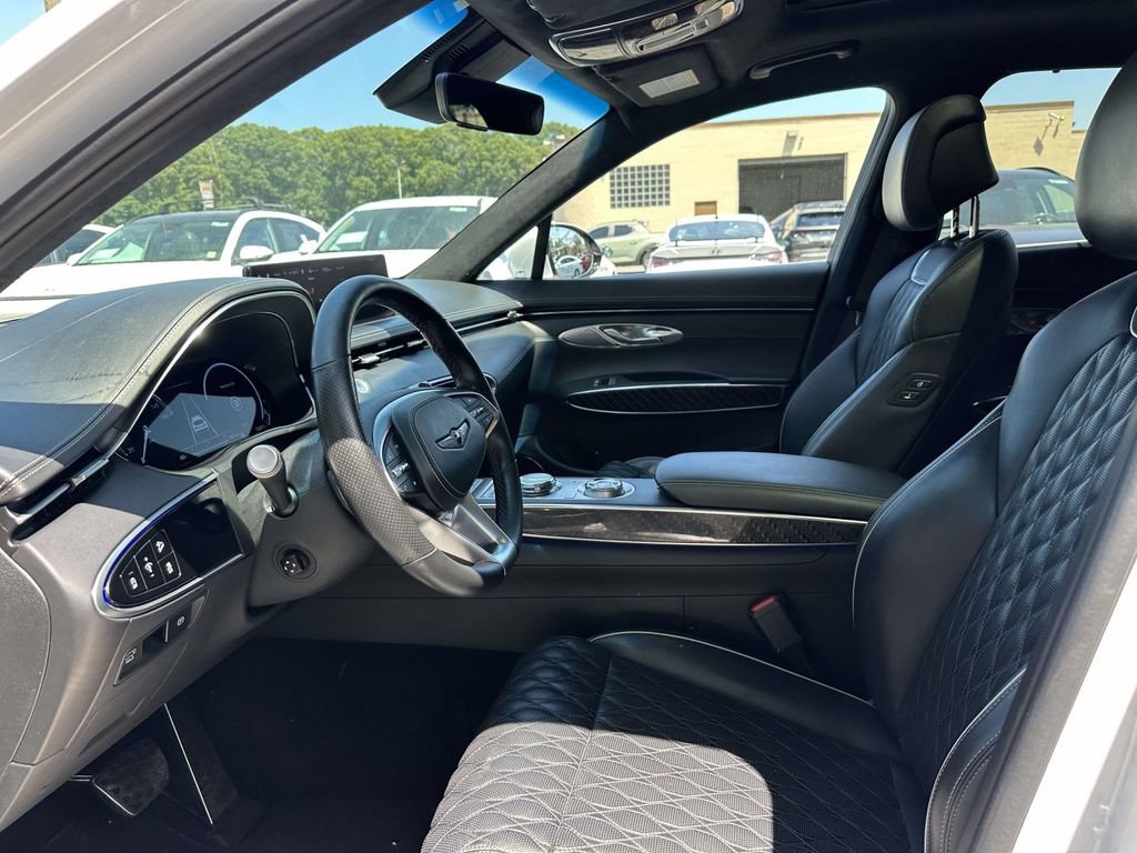 Used 2023 Genesis GV70 3.5T Sport w/ Sport Prestige Package AWD/4WD image 14
