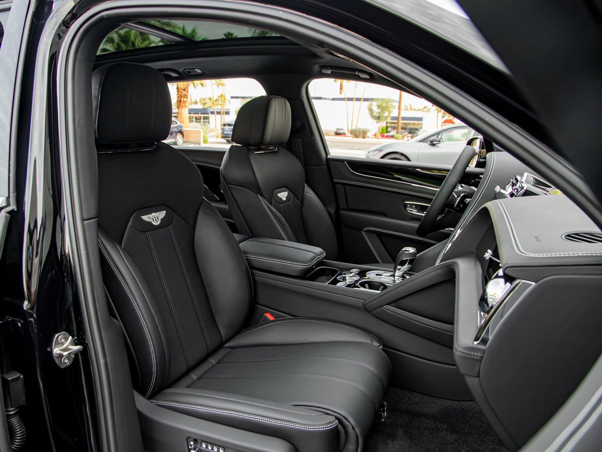 Used 2025 Bentley Bentayga Extended Wheelbase AWD/4WD image 27