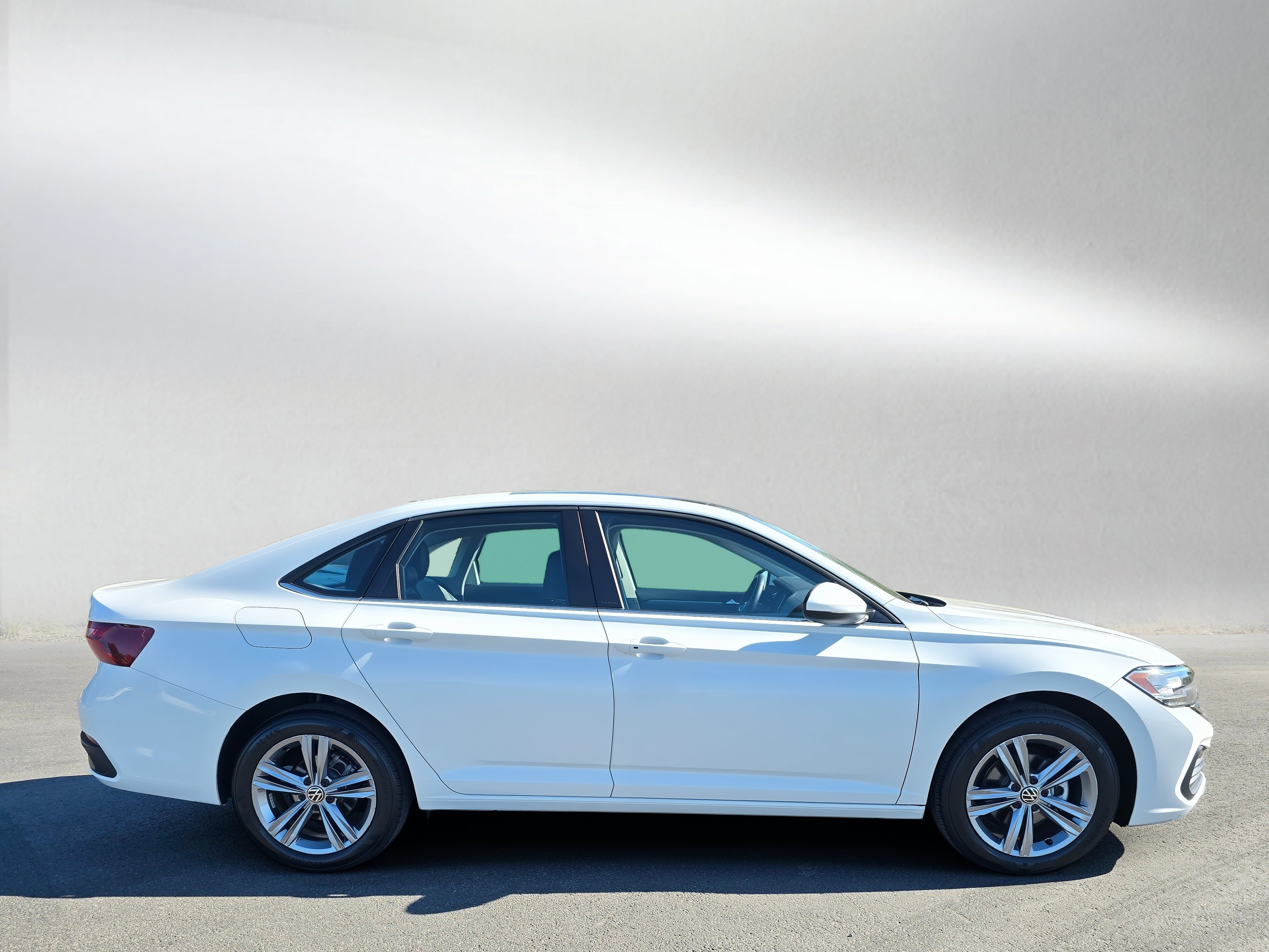 Used 2024 Volkswagen Jetta SE w/ Panoramic Sunroof Package FWD image 5