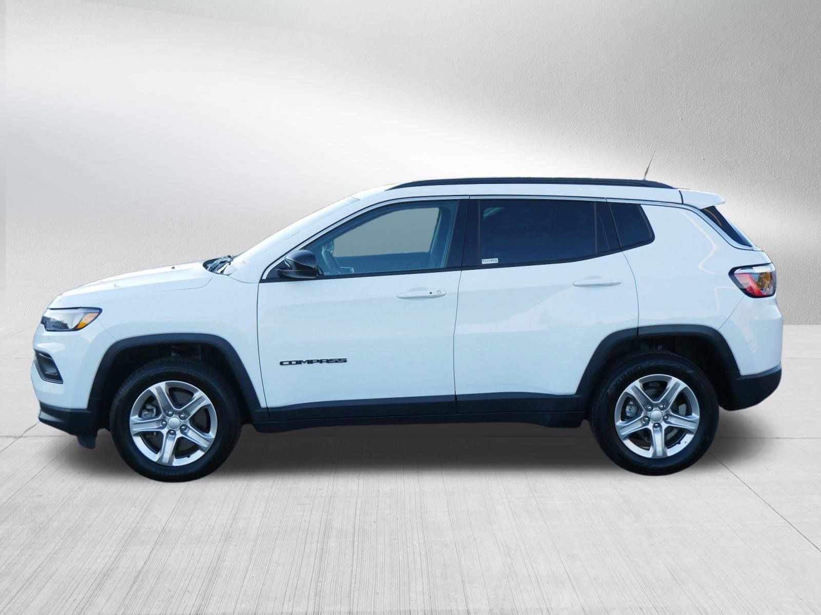 Used 2024 Jeep Compass Latitude image 4
