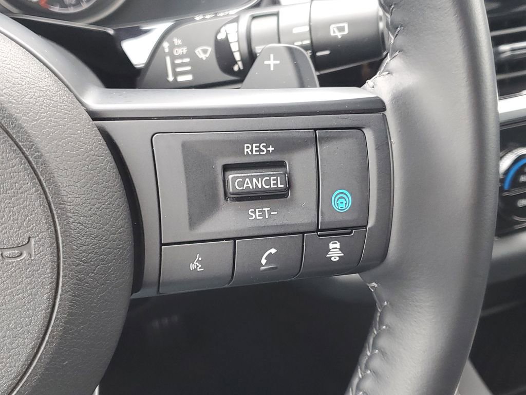 Used 2024 Nissan Pathfinder SV image 15