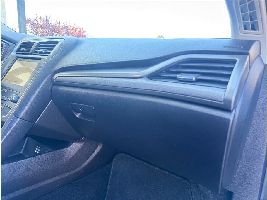 Used 2019 Ford Fusion SE FWD image 35