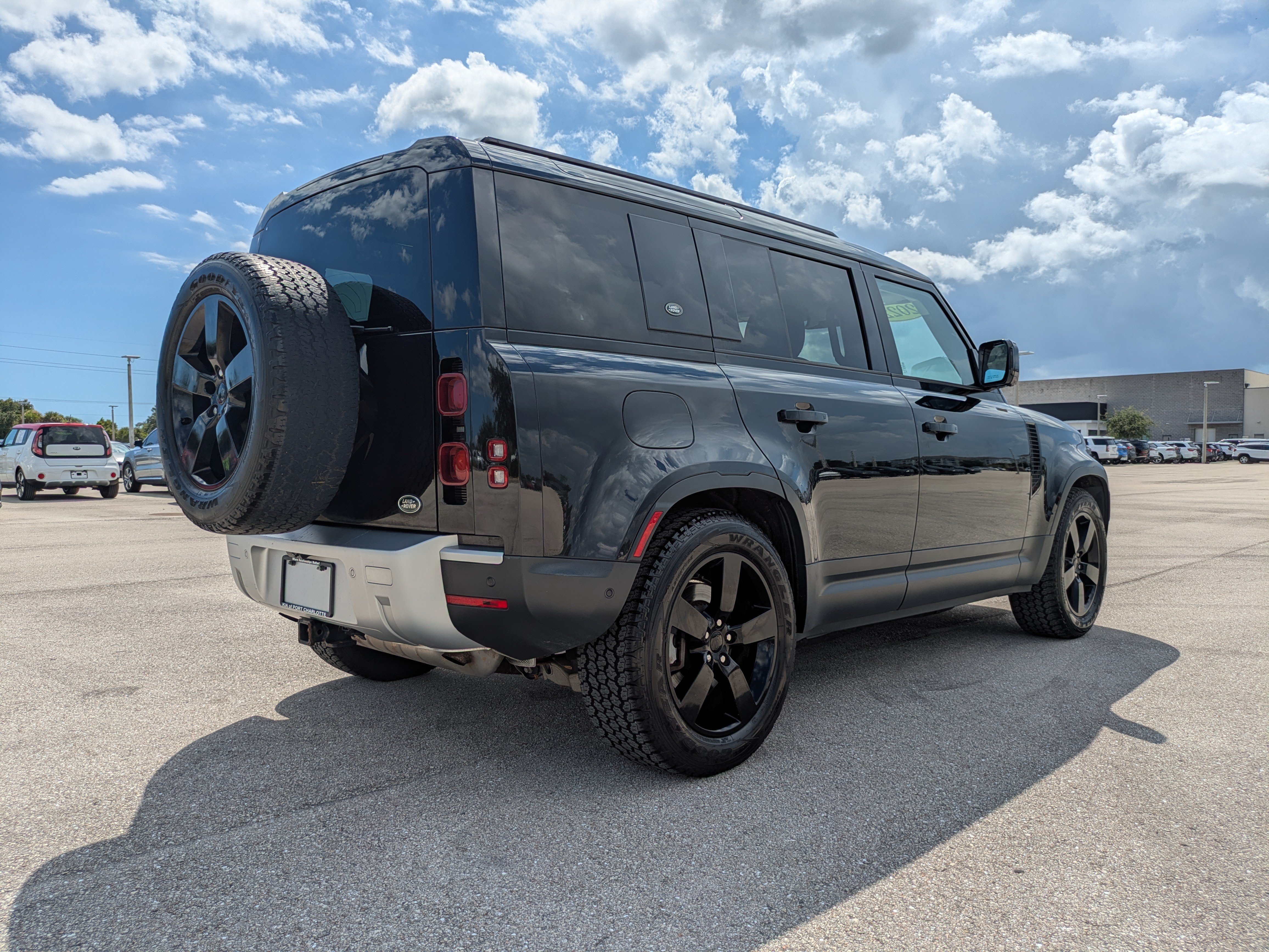 Used 2022 Land Rover Defender 110 SE AWD/4WD image 4