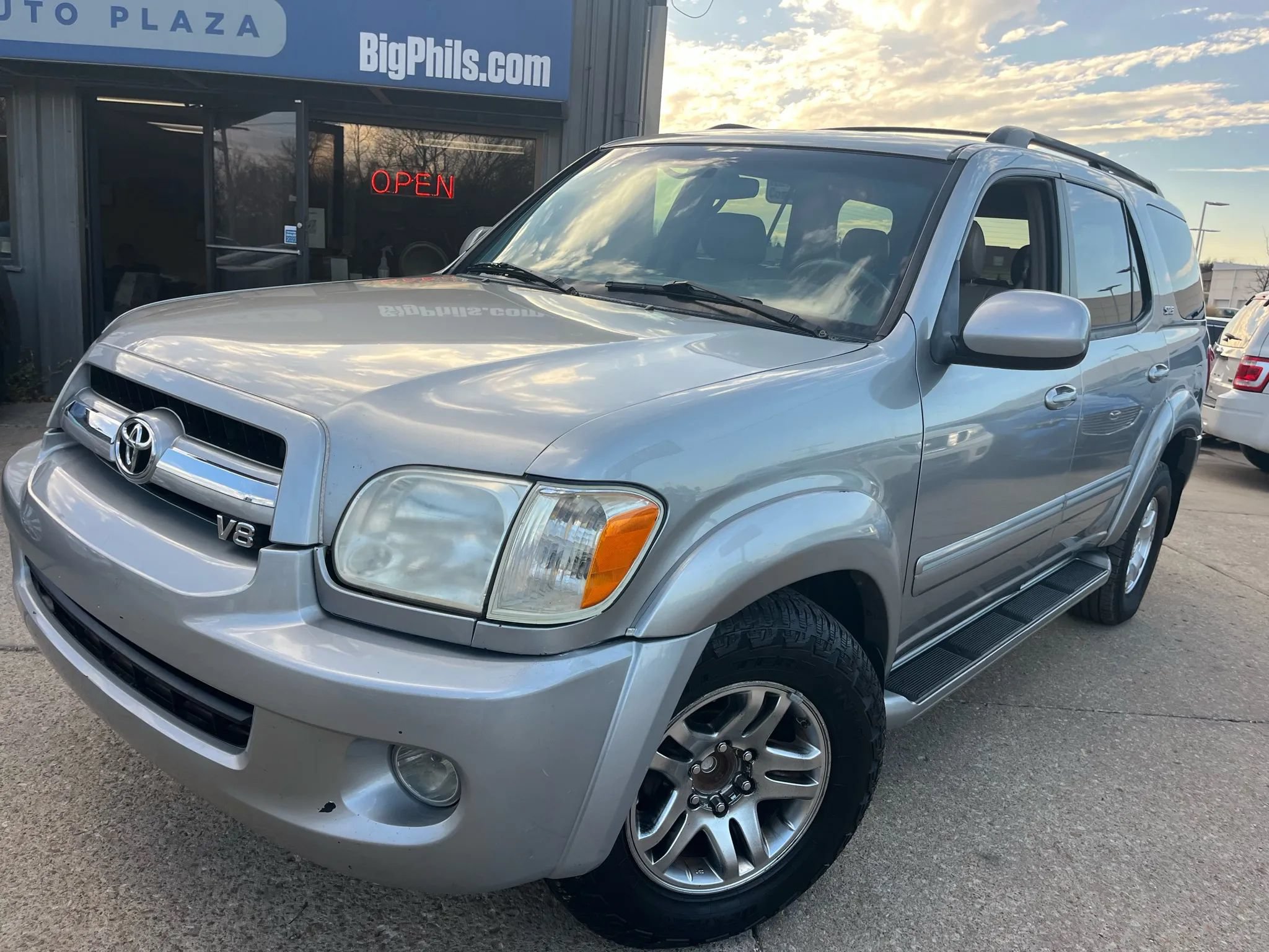 Used 2006 Toyota Sequoia SR5 w/ Preferred Pkg RWD image 1