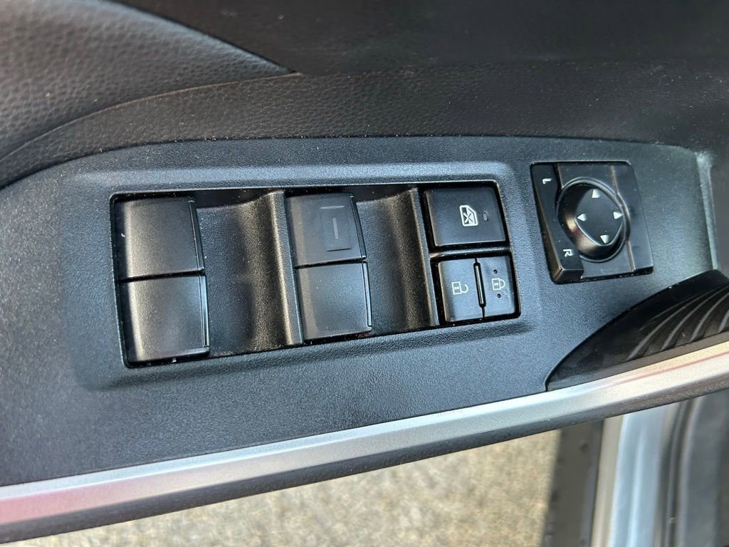 Used 2021 Toyota RAV4 LE FWD image 16