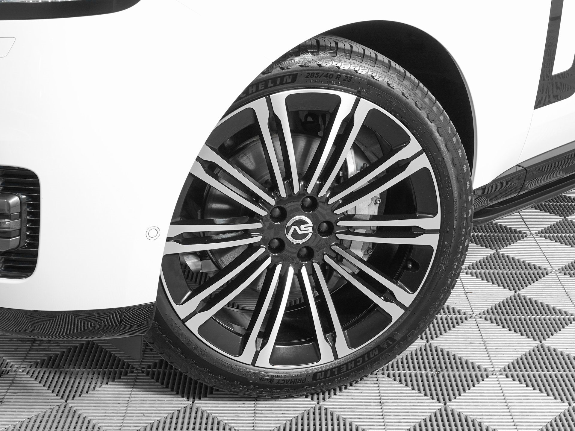 Used 2023 Land Rover Range Rover SE image 32