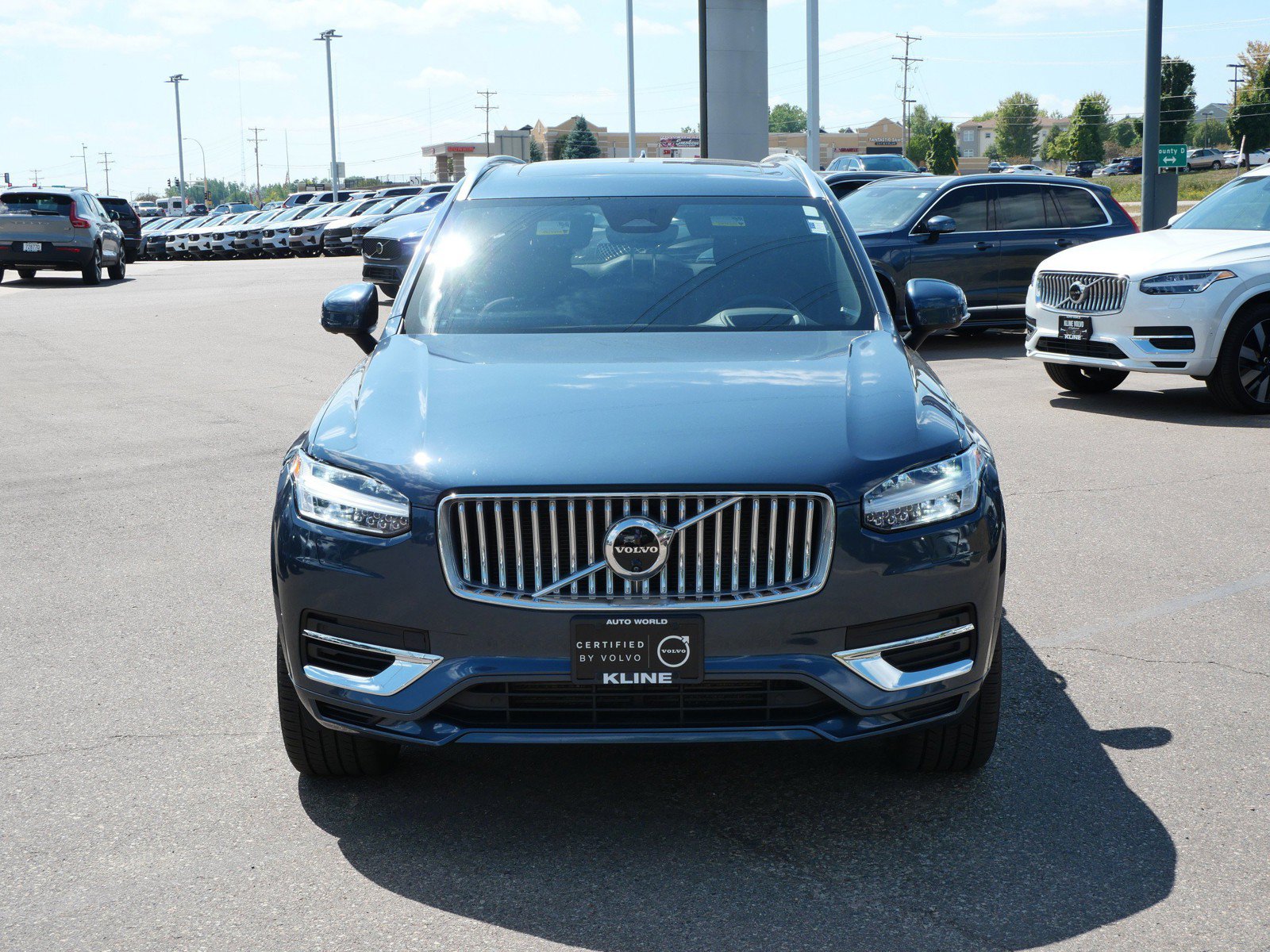 Certified 2025 Volvo XC90 T8 Ultra w/ Protection Package Premier AWD/4WD image 2