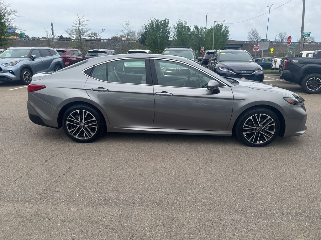 Used 2025 Toyota Camry XLE AWD/4WD image 8