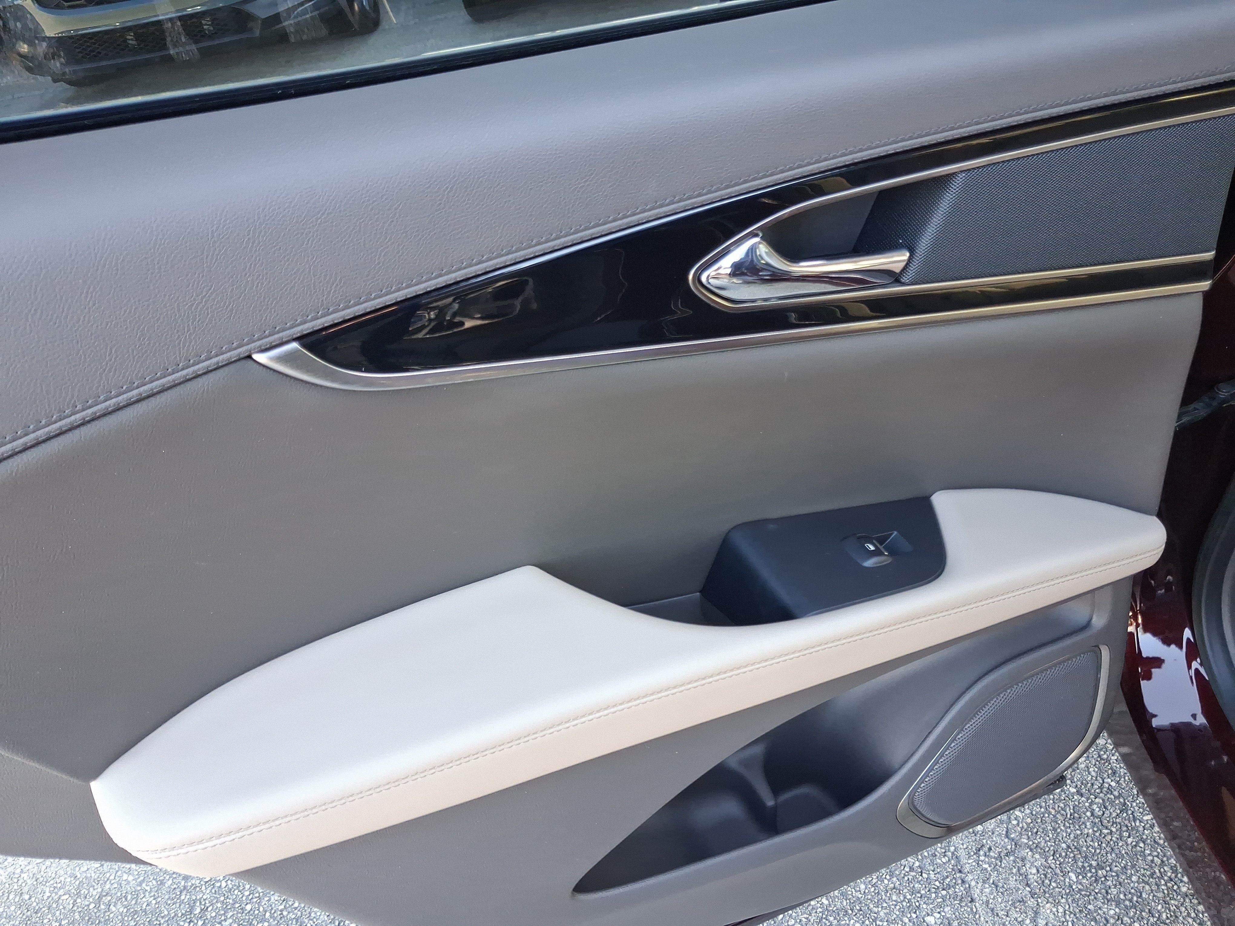 Certified 2022 Lincoln Nautilus FWD w/ Premium Package image 9
