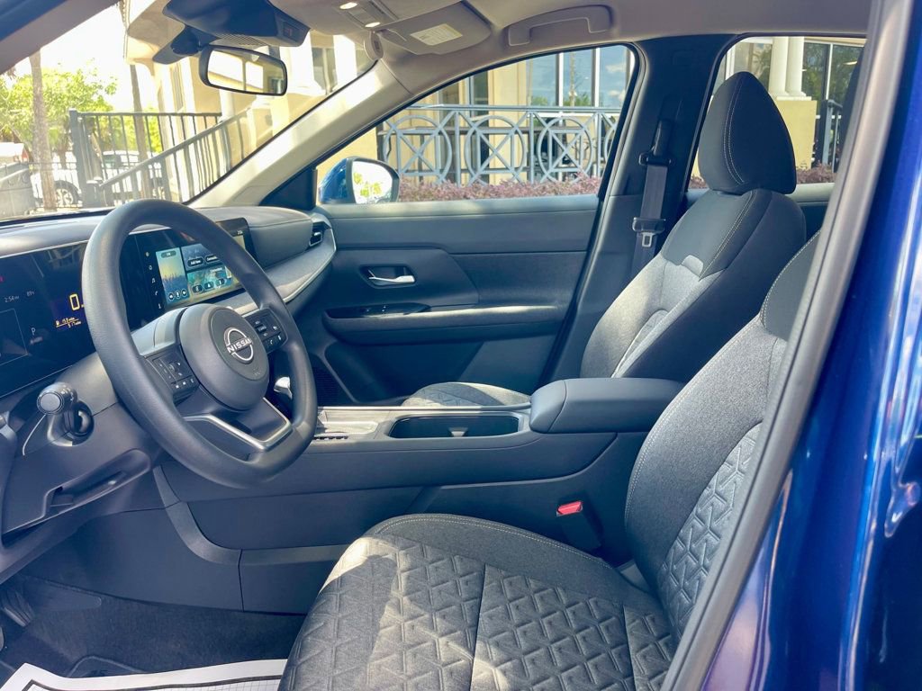 Used 2025 Nissan Kicks SV FWD image 11
