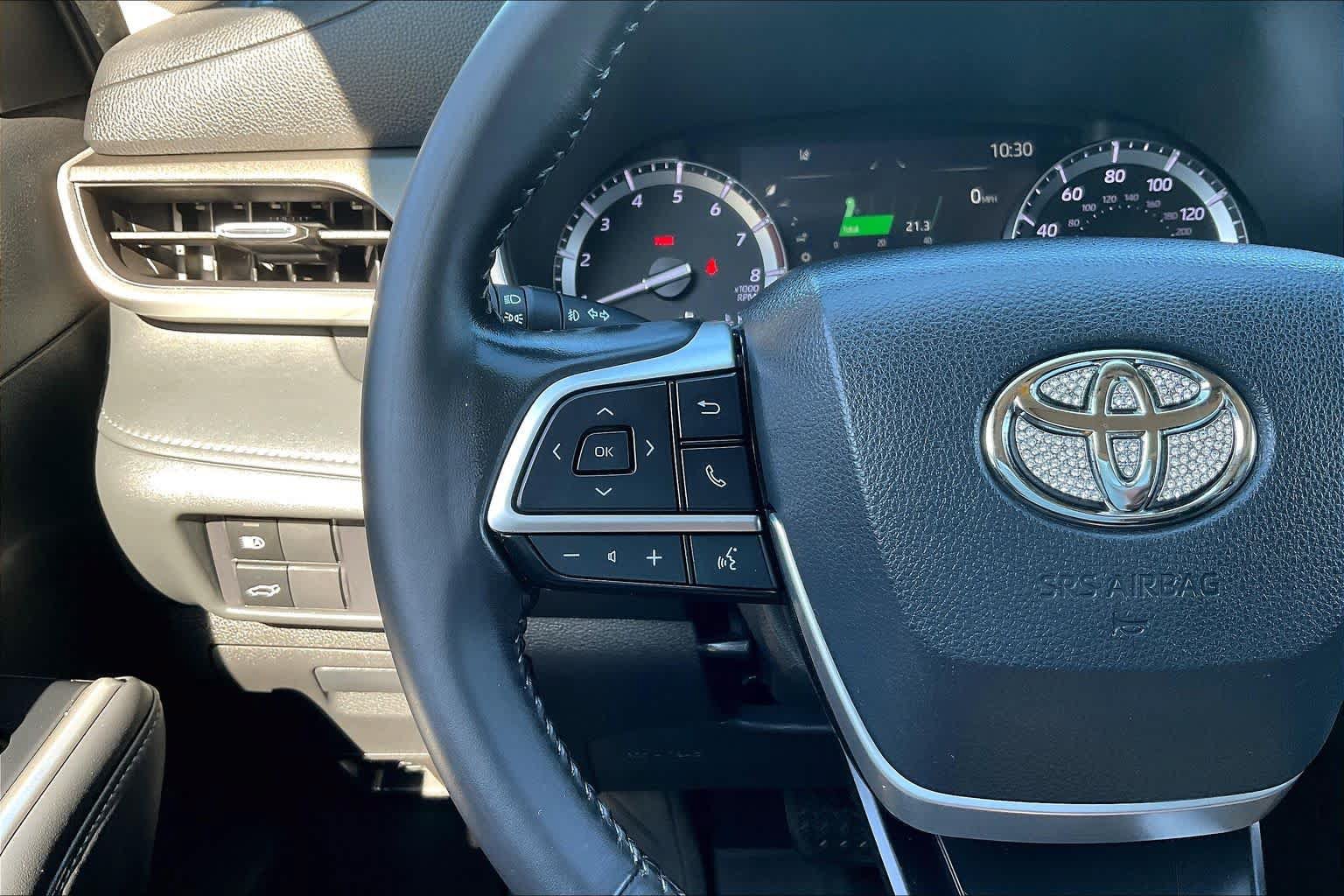 Used 2022 Toyota Highlander XLE FWD image 24