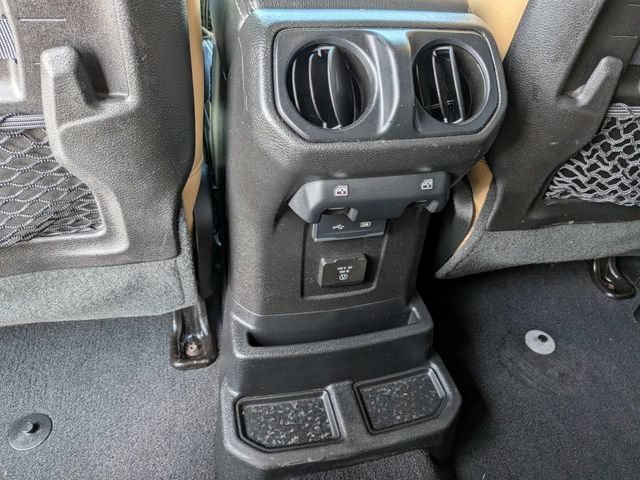 Used 2018 Jeep Wrangler Unlimited Rubicon AWD/4WD image 17