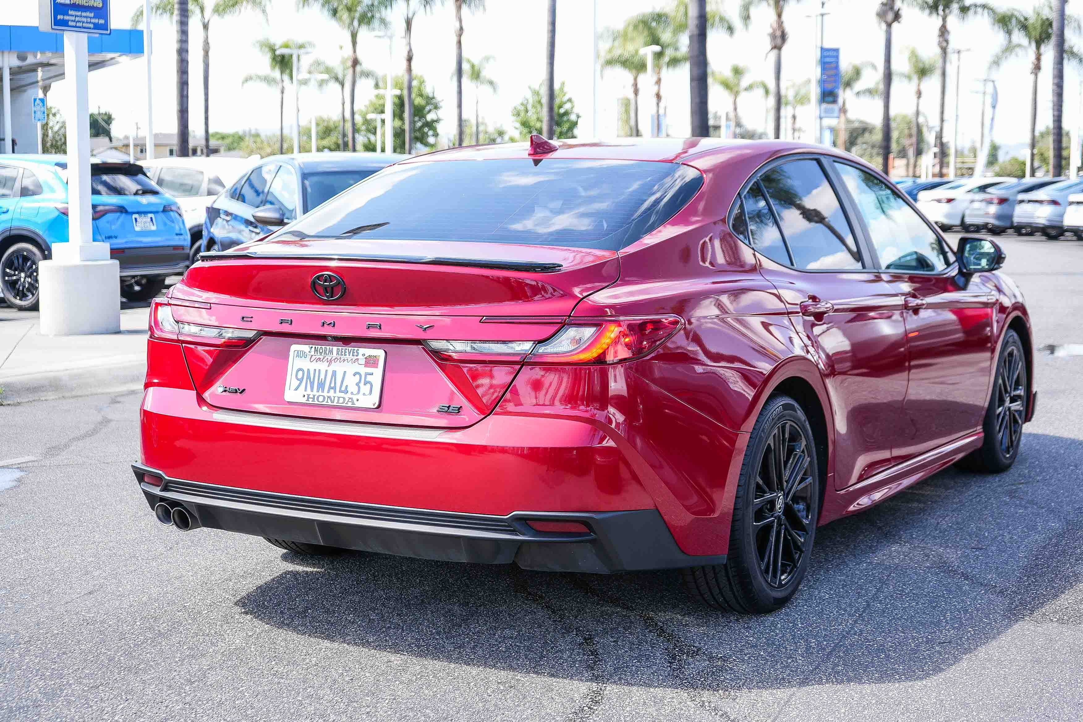 Used 2025 Toyota Camry SE FWD image 7