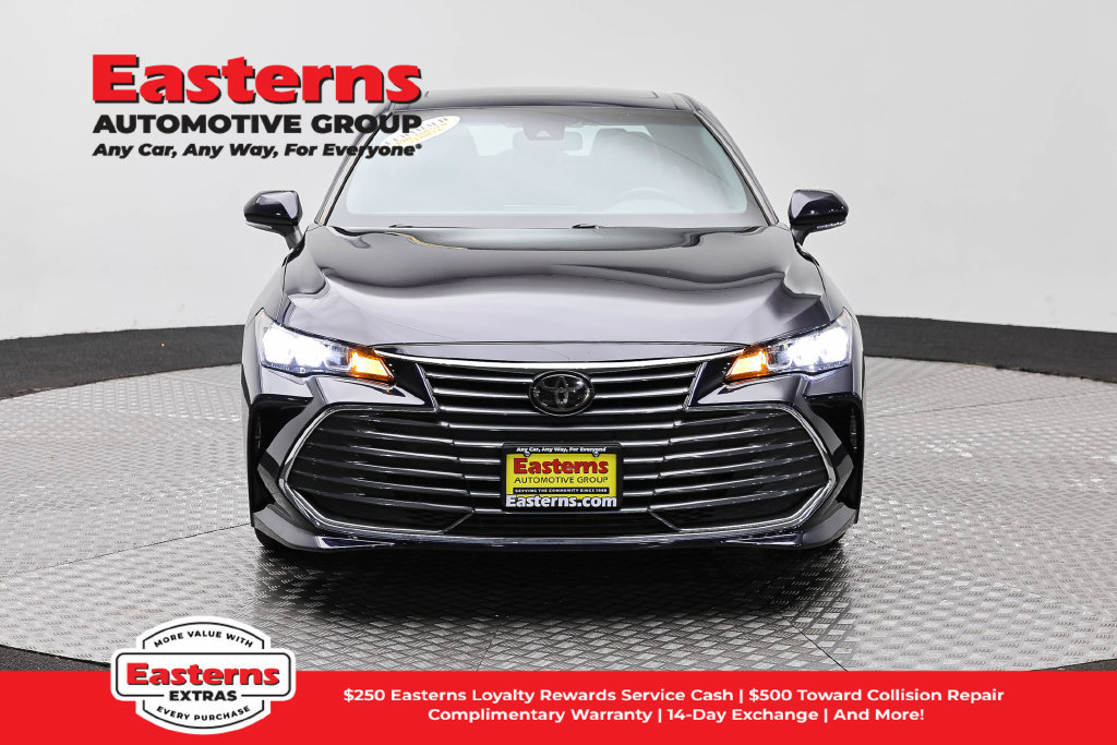 Used 2022 Toyota Avalon XLE w/ Moonroof Package FWD image 3