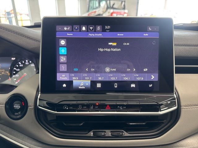 Used 2025 Jeep Compass Limited AWD/4WD image 37