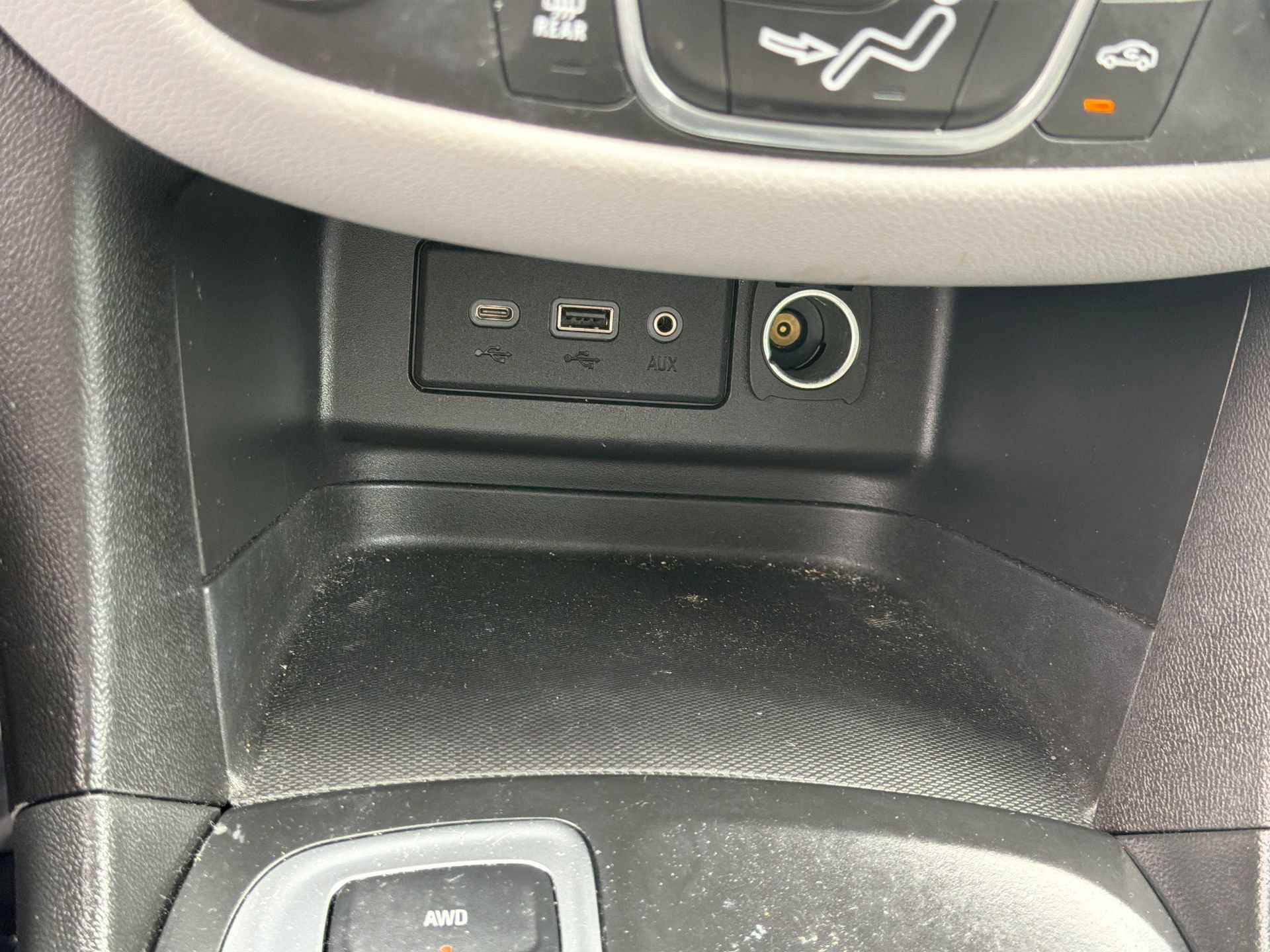 Used 2020 Chevrolet Equinox LS AWD/4WD image 9