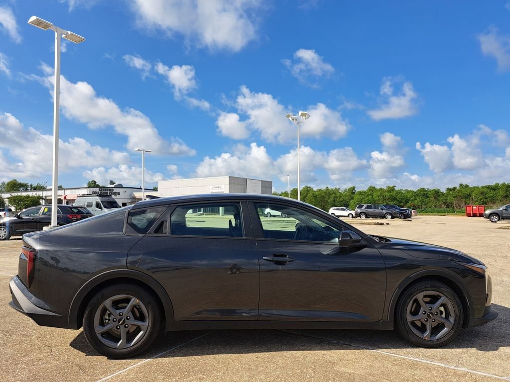 Used 2025 Kia K4 LXS image 3