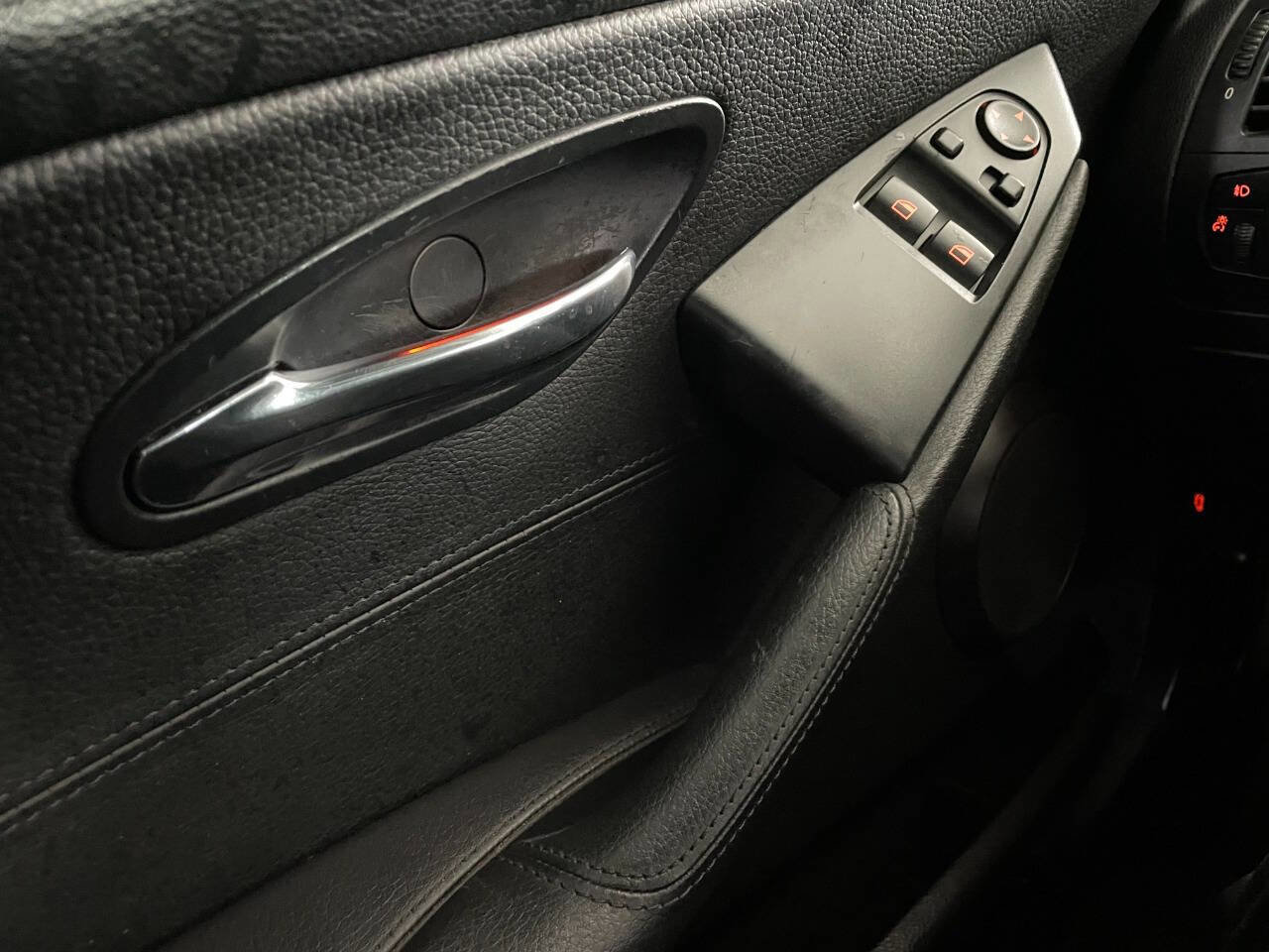 Used 2009 BMW 650i Coupe w/ Sport Pkg RWD image 38