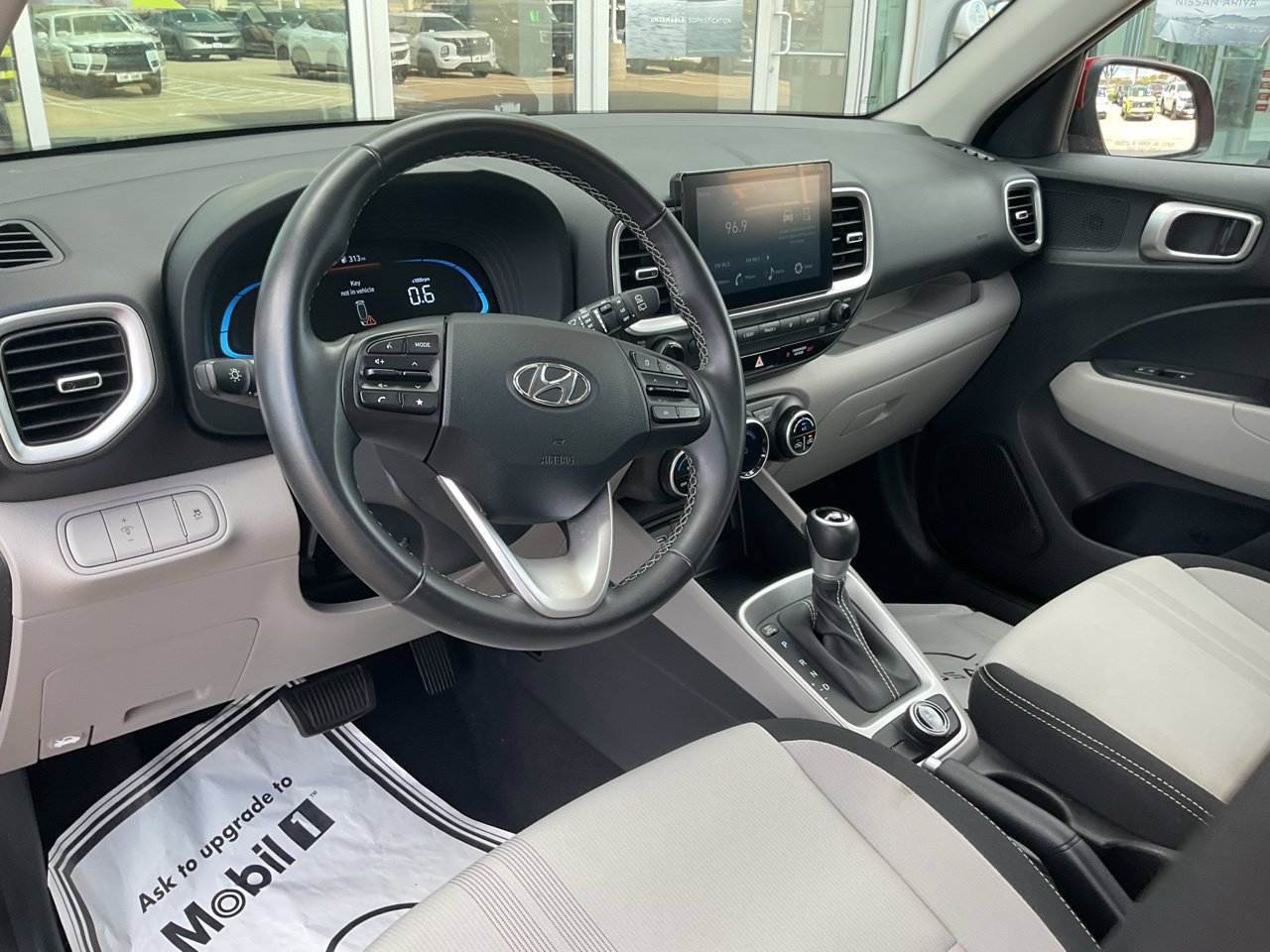Used 2025 Hyundai Venue SEL FWD image 12
