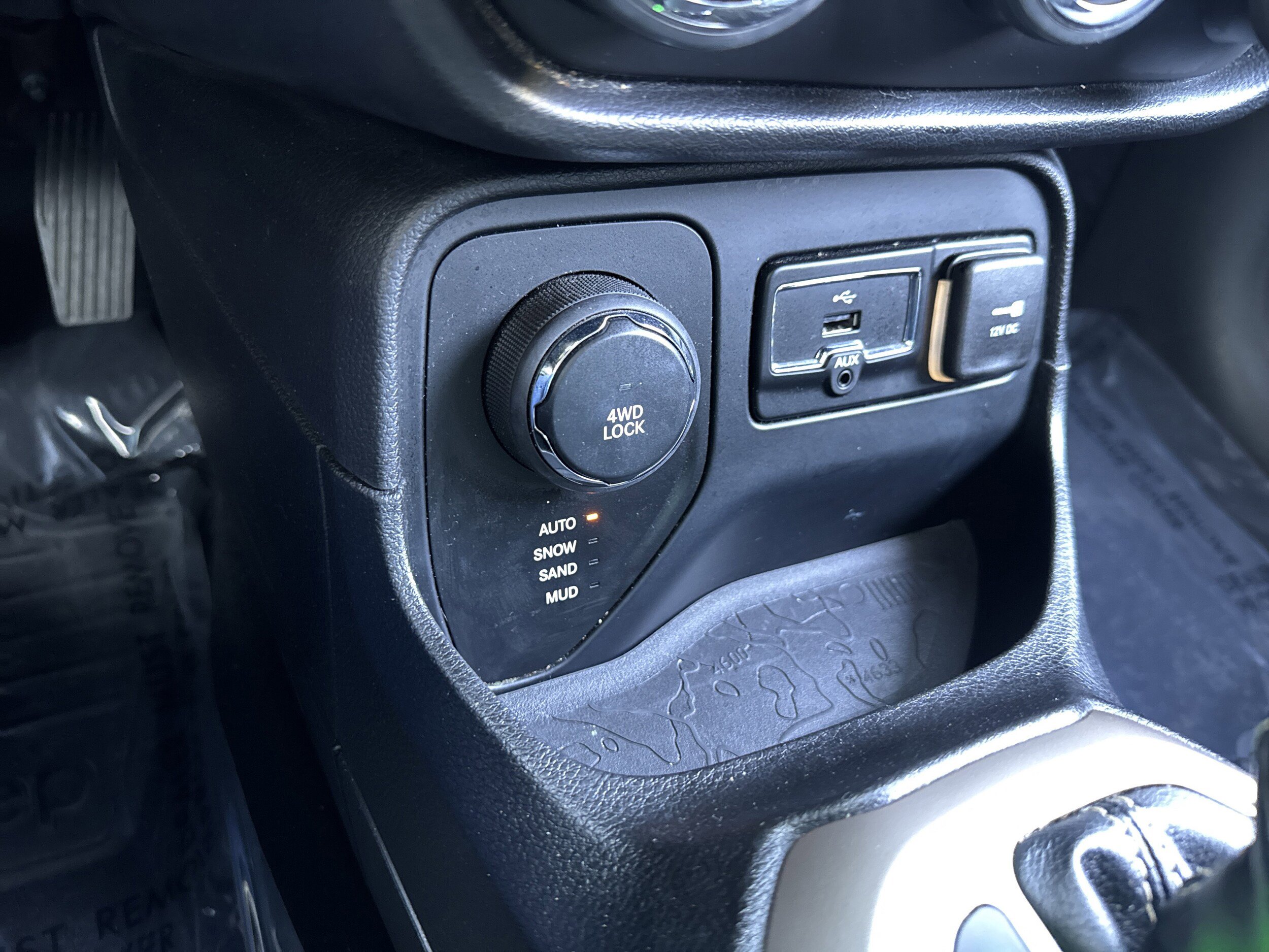 Used 2016 Jeep Renegade Limited AWD/4WD image 18