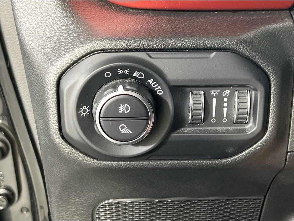 Used 2022 Jeep Gladiator Rubicon w/ Cold Weather Group AWD/4WD image 11