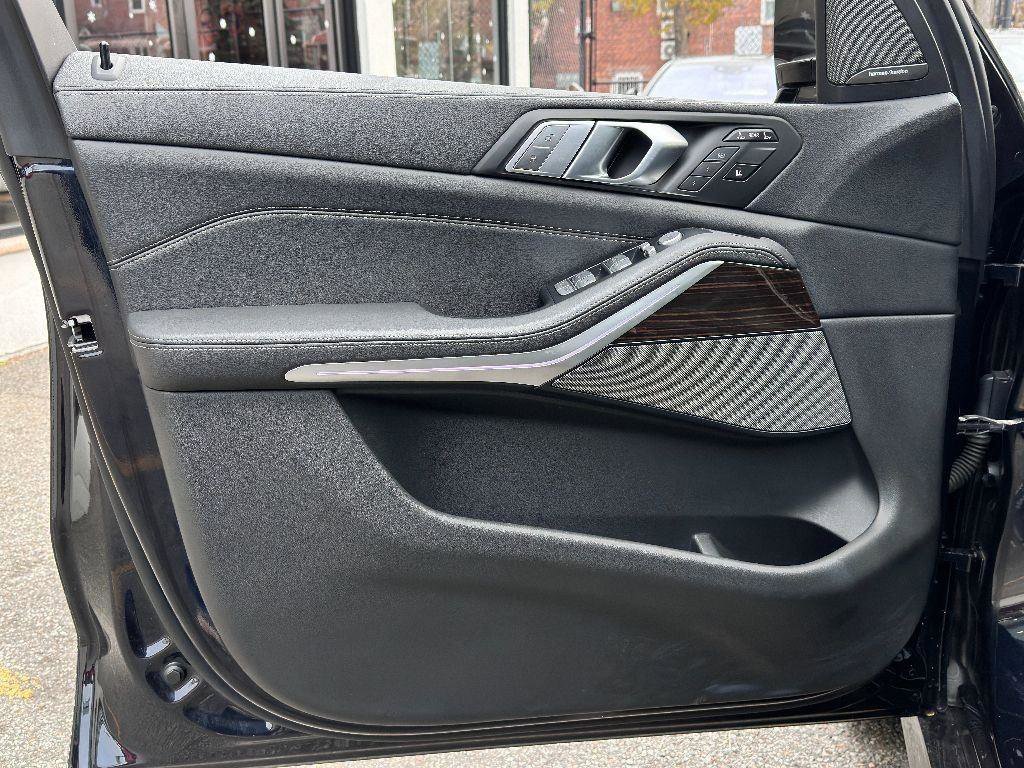 Used 2020 BMW X7 xDrive40i w/ M Sport Package image 18