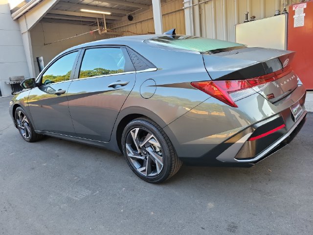 Used 2025 Hyundai Elantra Limited FWD image 5