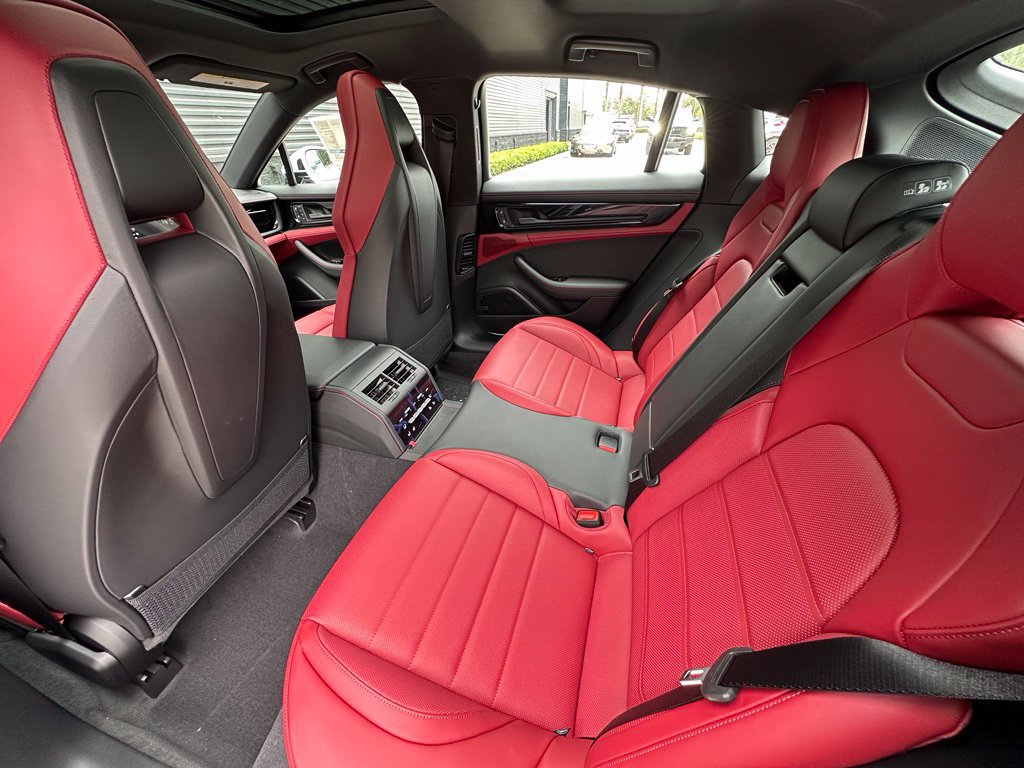 Used 2026 Porsche Panamera RWD image 38