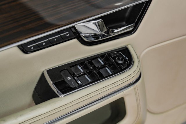 Used 2012 Jaguar XJ L image 43