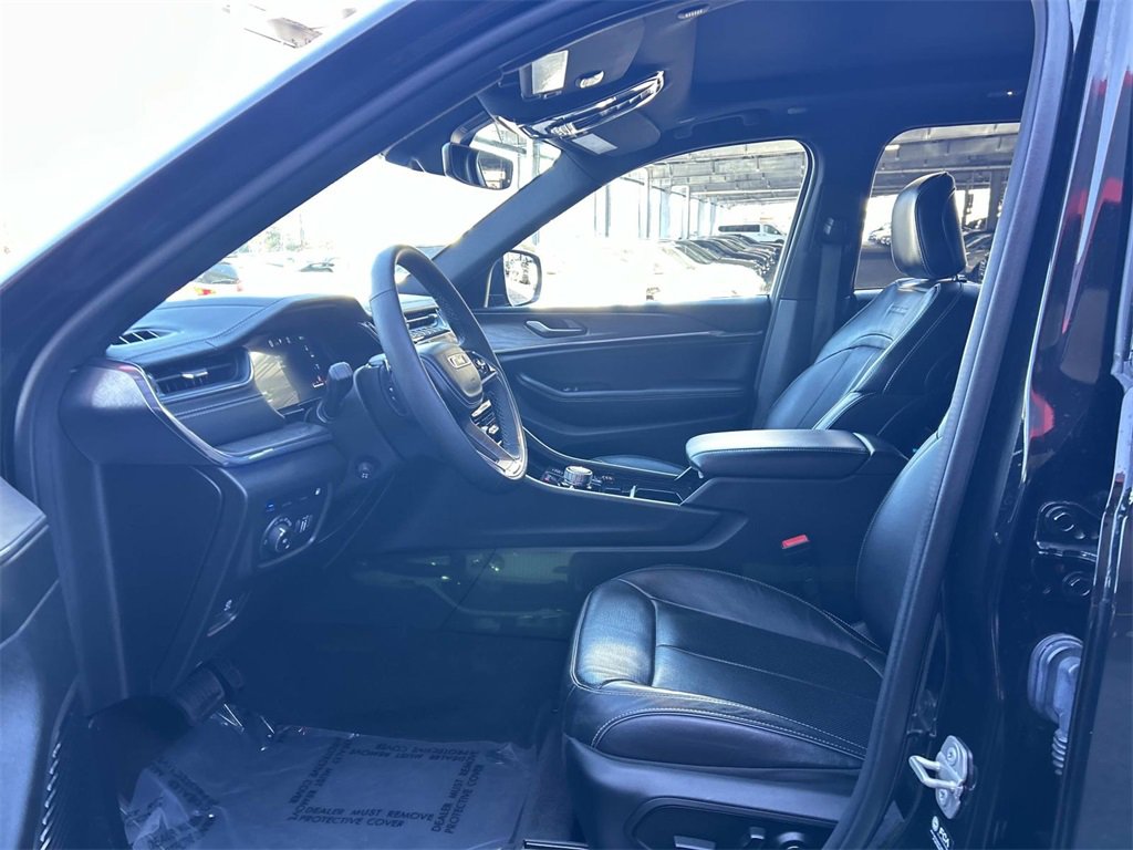 Used 2023 Jeep Grand Cherokee Overland image 12