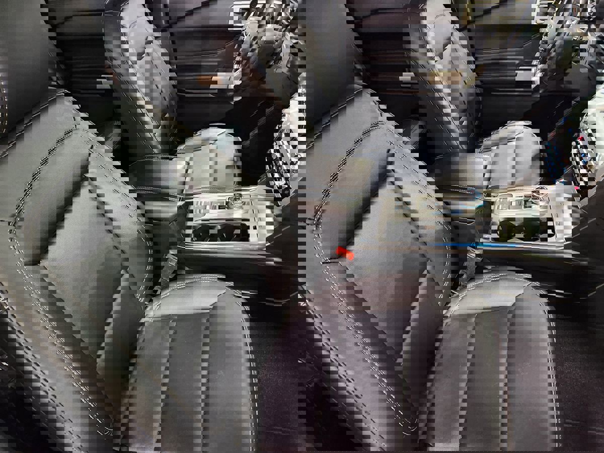 Used 2021 Ford Explorer XLT w/ Equipment Group 202A image 32